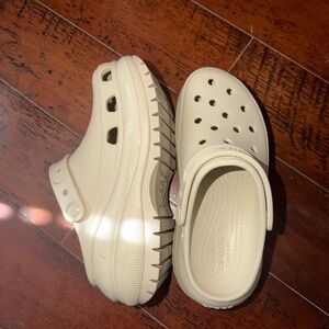 CROCS Women's Mega Crush - Cream Size 7